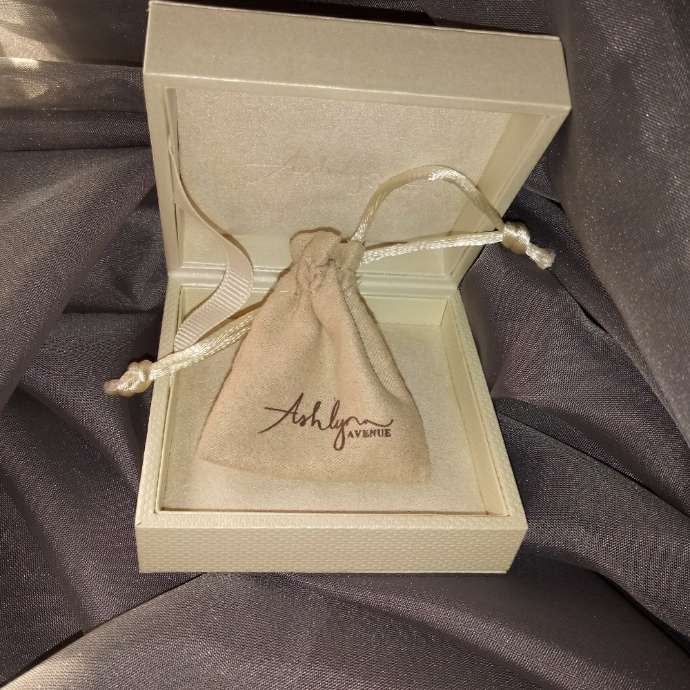 Ring - Picture 2 of 4